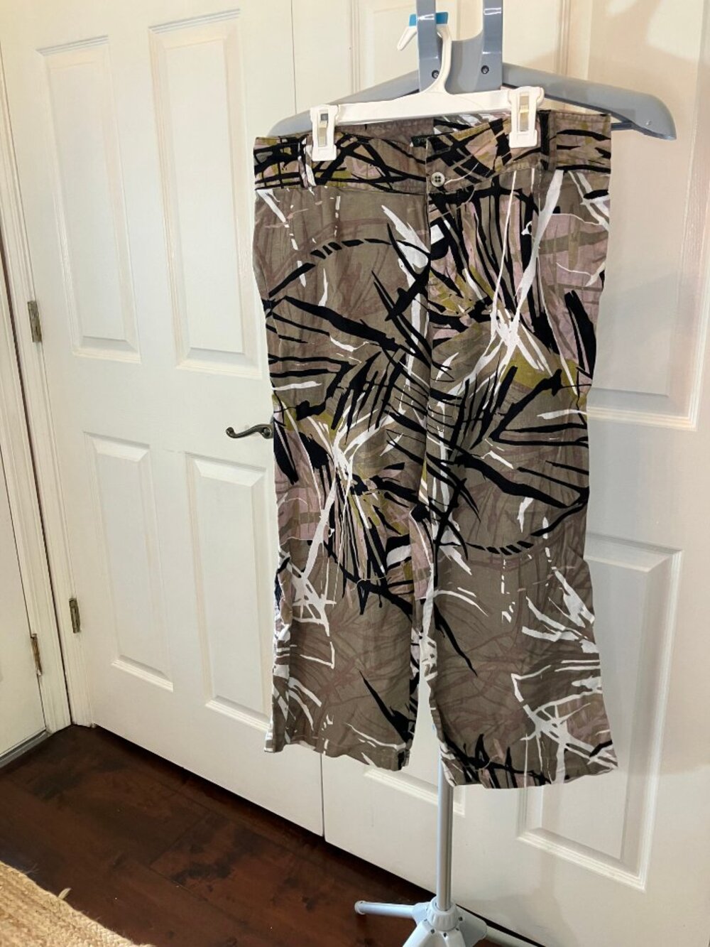For Cynthia Abstract Print Capri Pants | Women’s Small